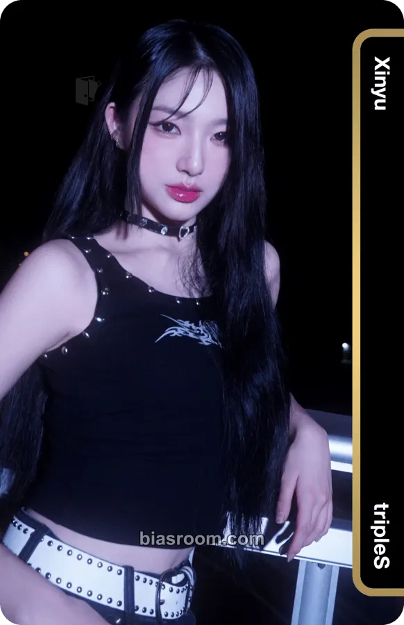 Xinyu Muhan Photocard - tripleS - tripleS K-pop photocard