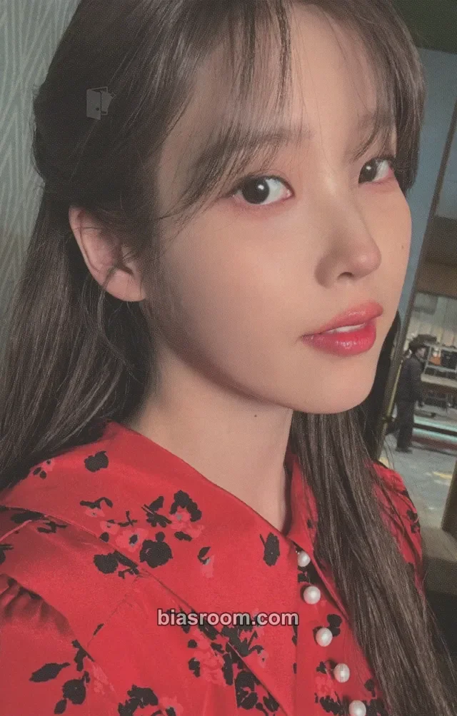 IU - IU - The Winning Album album photocard U win Ver.