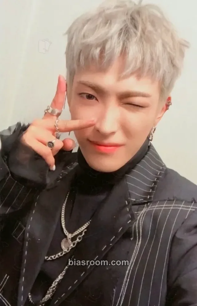 ATEEZ - Hongjoong - TREASURE EPILOGUE : Action to Answer Album album photocard Z Ver