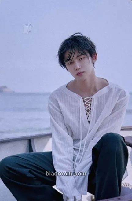 Yeonjun The Name Chapter: Temptation Photocard - TOMORROW X TOGETHER - TOMORROW X TOGETHER K-pop photocard