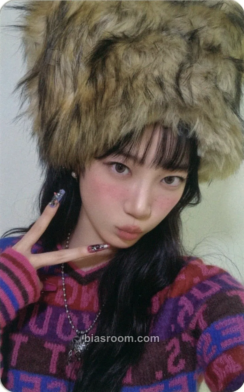 Kazuha CRAZY Photocard - LE SSERAFIM - LE SSERAFIM K-pop photocard