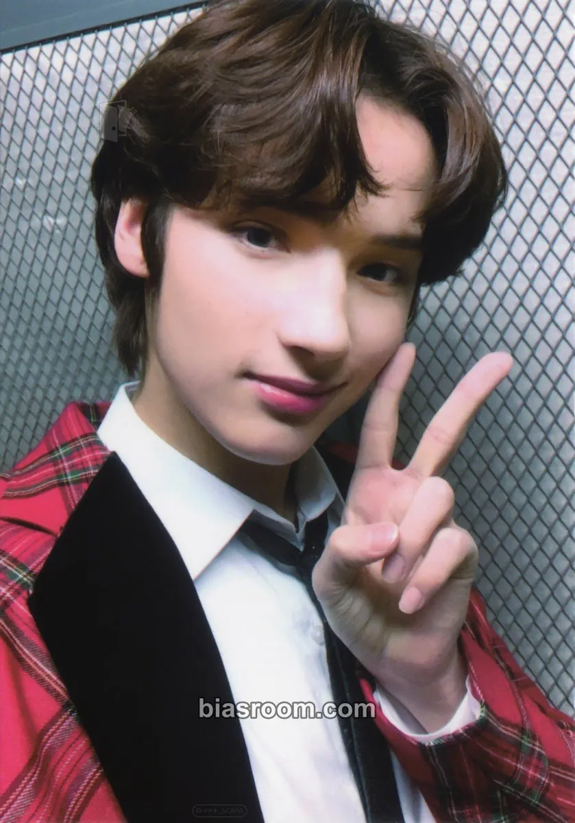 Huening Kai MOA Bong Ver. 1 Photocard - TOMORROW X TOGETHER - TOMORROW X TOGETHER K-pop photocard