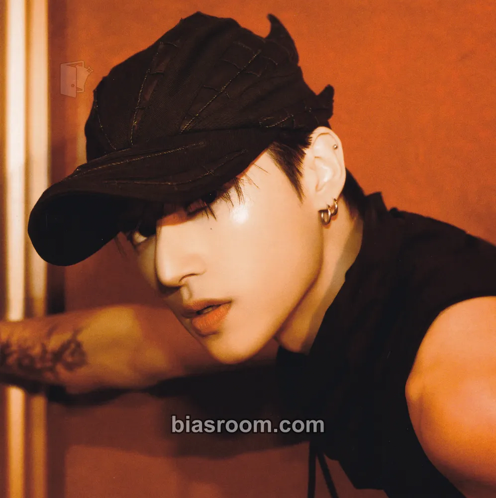 Wooyoung GOLDEN HOUR : Part.3 Photocard - ATEEZ - ATEEZ K-pop photocard