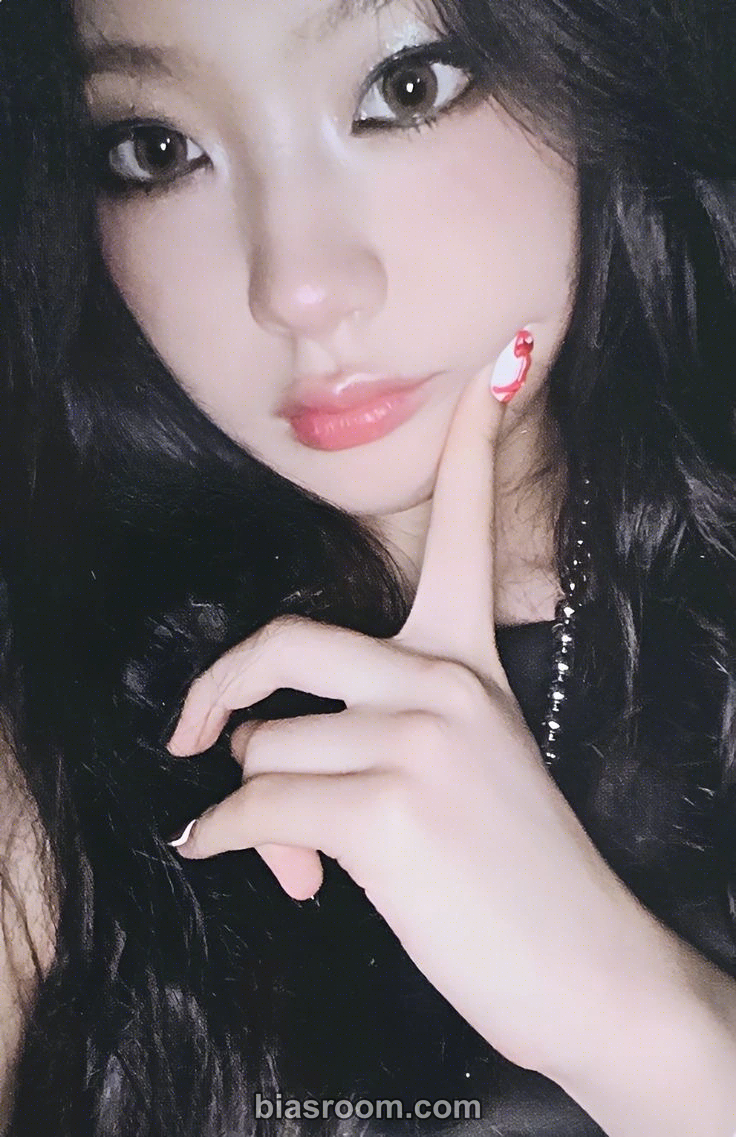 Kya UNCUT GEM Photocard - KiiiKiii - KiiiKiii K-pop photocard