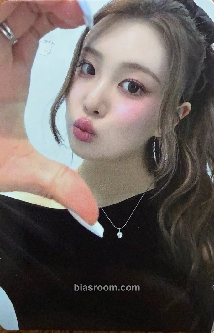Swan OUR NOW Photocard - PURPLE KISS - PURPLE KISS K-pop photocard