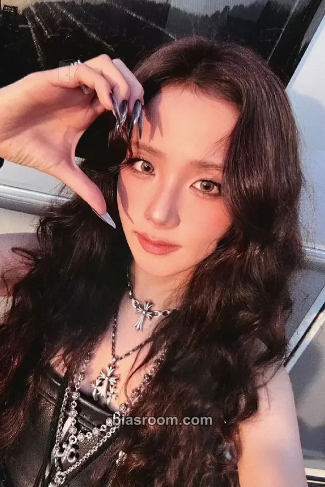 BLACKPINK - Jisoo - AMORTAGE (Jisoo solo) Album black version