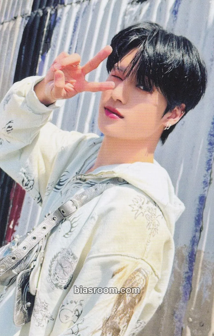 Wooyoung GOLDEN HOUR : Part.1 Photocard - ATEEZ - ATEEZ K-pop photocard