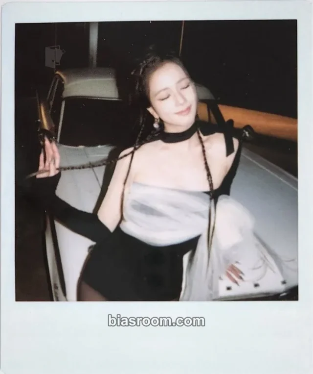 BLACKPINK - Jisoo - AMORTAGE (Jisoo solo) Album black version polaroid
