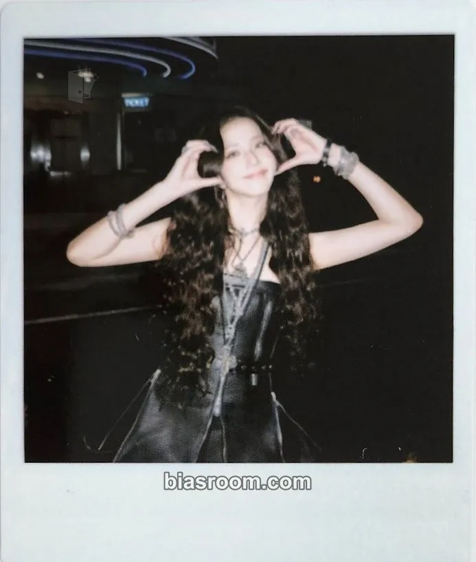 Jisoo AMORTAGE (Jisoo solo) Photocard - BLACKPINK – BLACKPINK K-Pop-Photocard
