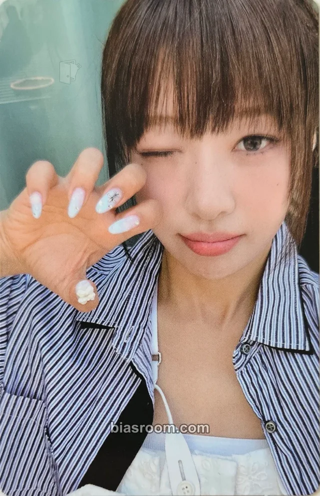 Yves  - Yves - LOOP Album Overseas Version 1 album photocard