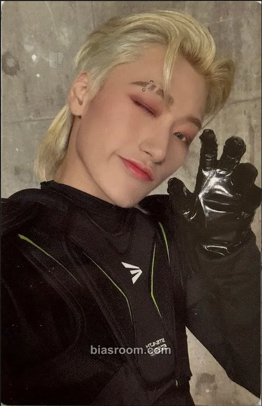 San THE WORLD EP.1 : MOVEMENT Photocard - ATEEZ - ATEEZ K-pop photocard