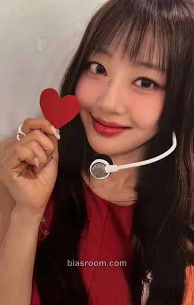 Yves LOOP Photocard - Yves - Yves K-pop photocard