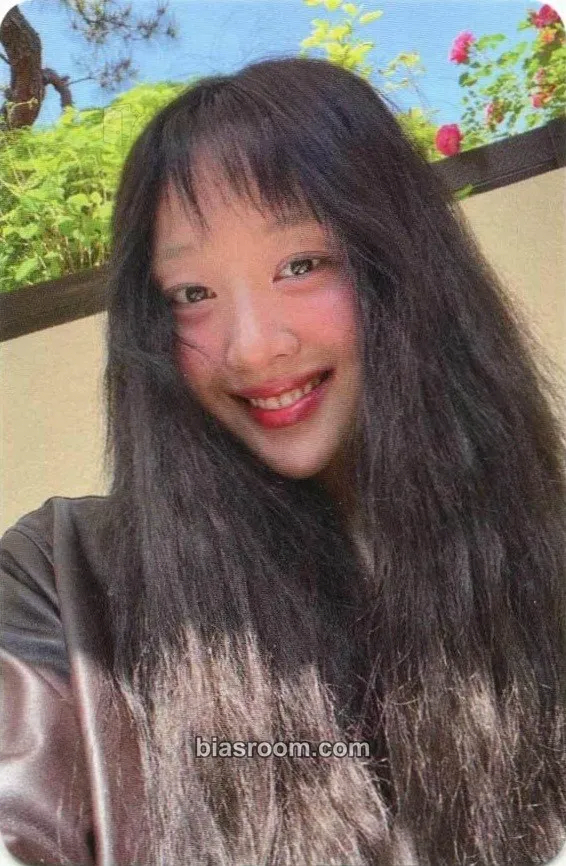 Yves LOOP Photocard - Yves - Yves K-pop photocard