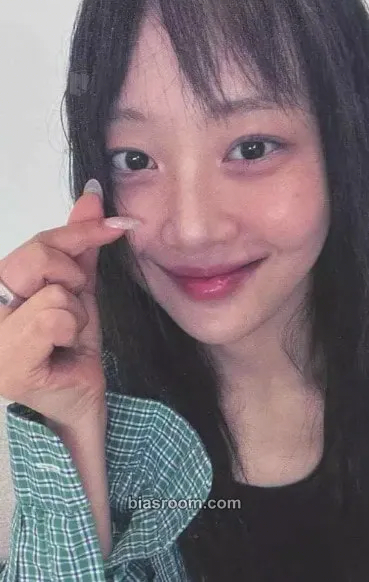 Yves LOOP Photocard - Yves - Yves K-pop photocard