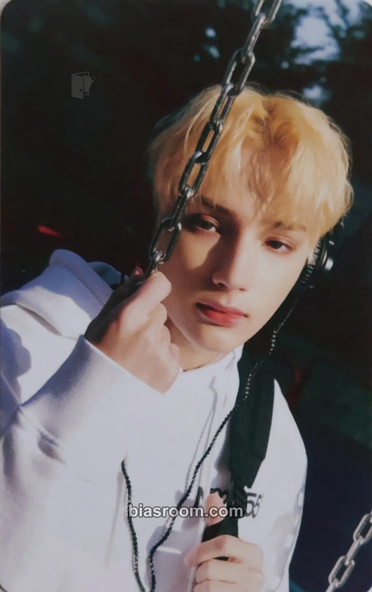 Huening Kai The Chaos Chapter: FREEZE Photocard - TOMORROW X TOGETHER - TOMORROW X TOGETHER K-pop photocard