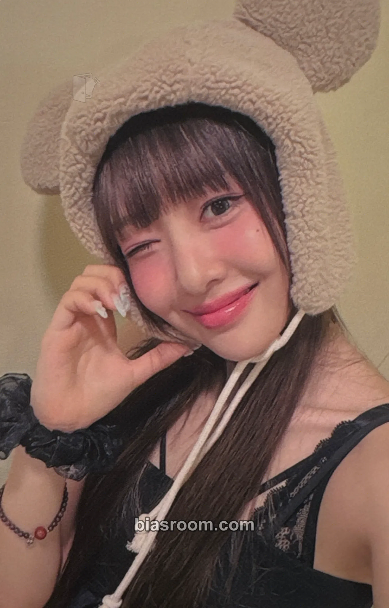 Yves LOOP Photocard - Yves - Yves K-pop photocard