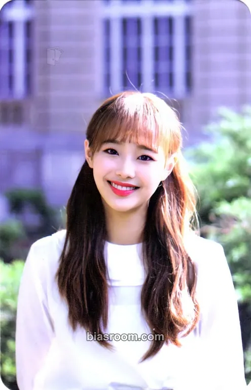 Chuu beauty&thebeat Photocard - LOONA - LOONA K-pop photocard