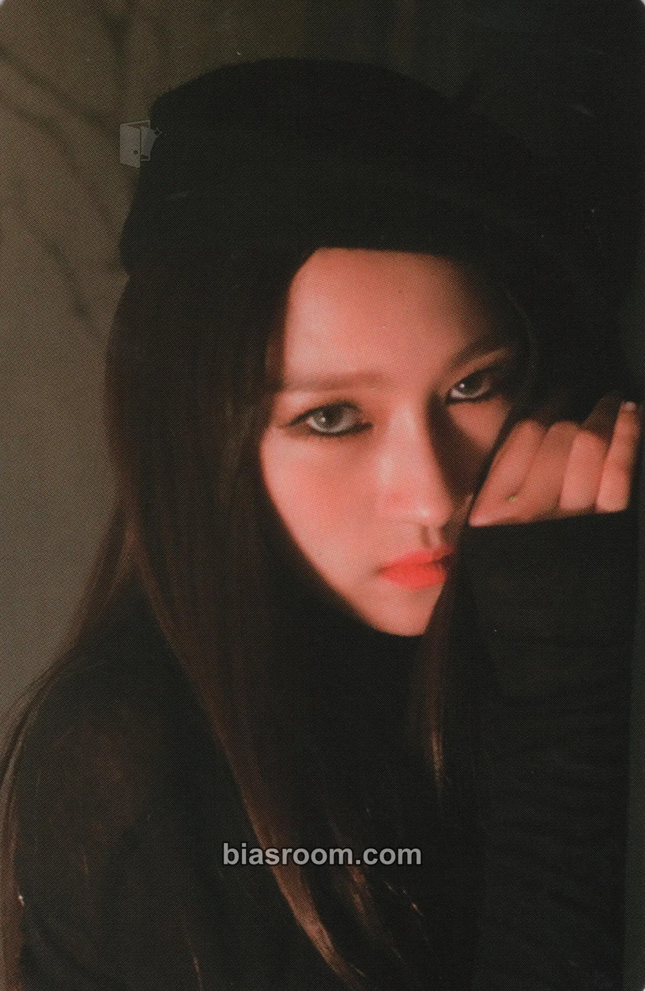 Siyeon Fall asleep in the mirror Photocard - Dreamcatcher - Dreamcatcher K-pop photocard