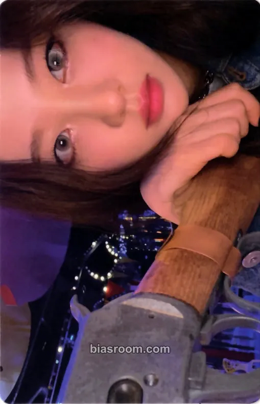Yves Not Friends Photocard - LOONA - LOONA K-pop photocard