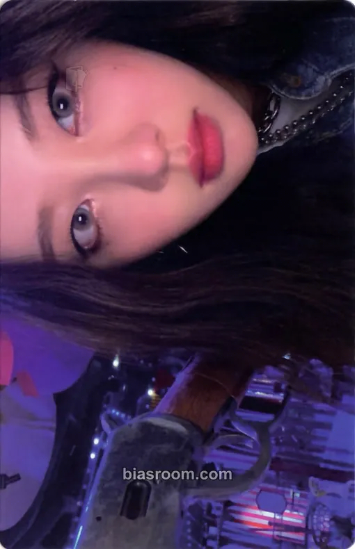 Yves Not Friends Photocard - LOONA - LOONA K-pop photocard