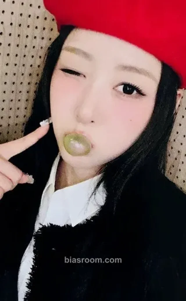 Yves  - Yves - I Did Album hellolive online fansign