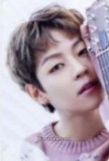 Woosung The Rose Palette Photobook (by MakeStar) Photocard - The Rose - The Rose K-pop photocard