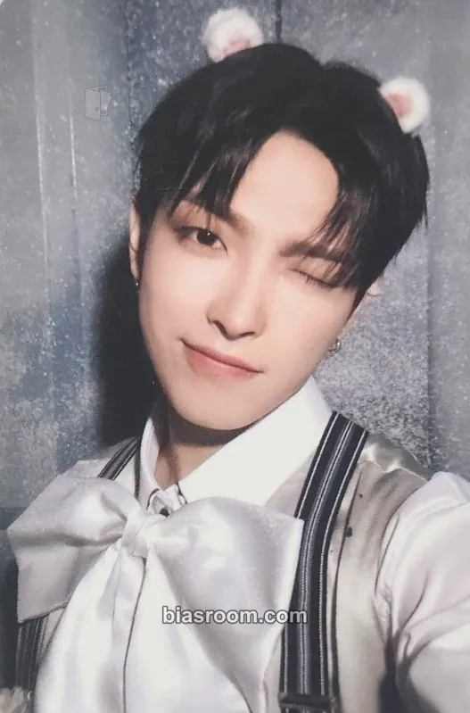 Hongjoong GOLDEN HOUR : Part.2 Photocard - ATEEZ - ATEEZ K-pop photocard