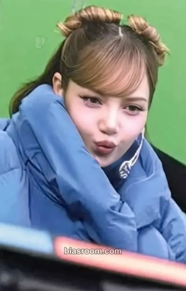 BLACKPINK - Lisa - 9 Years With Blink - Weverse Event Event