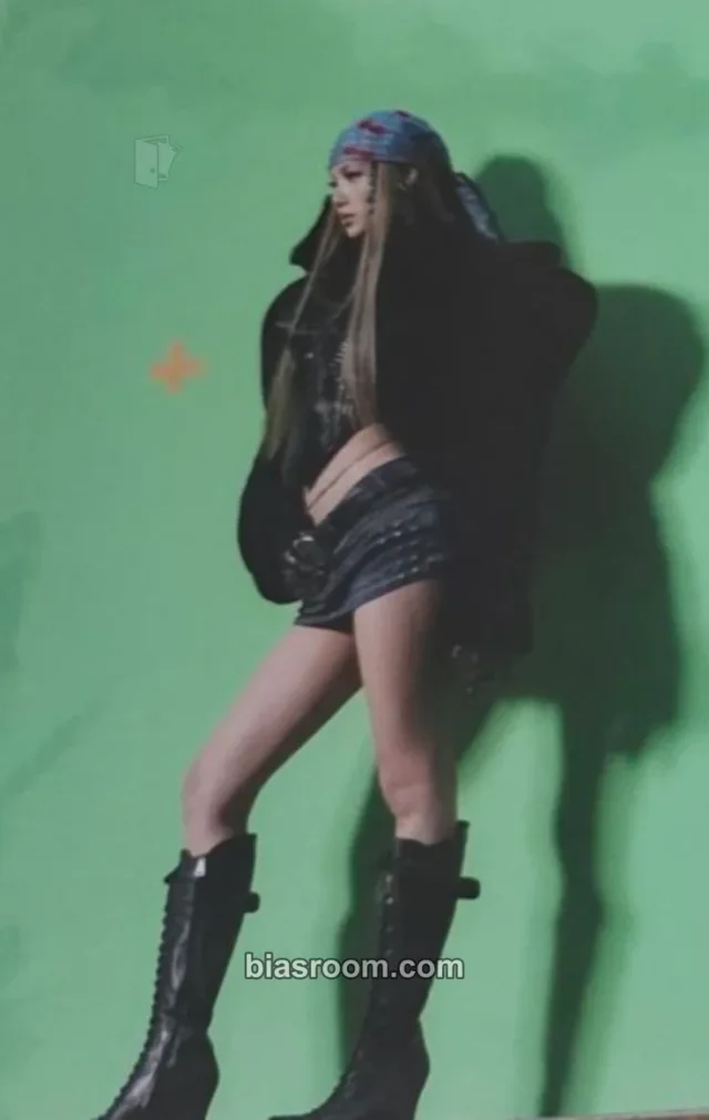 BLACKPINK - Lisa - Jump With Blink - Weverse Event Event weverse event winner benefit