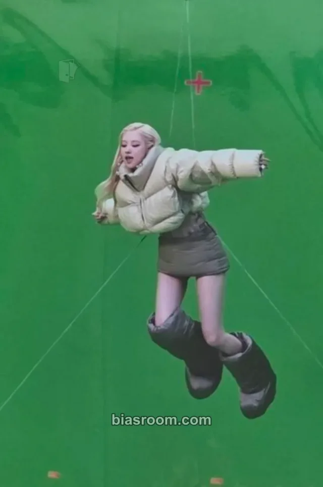 BLACKPINK - Rosé - Jump With Blink - Weverse Event Event weverse event winner benefit