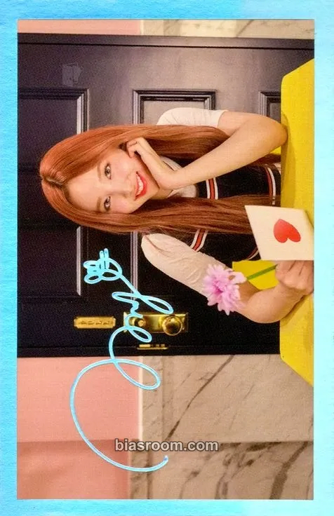 Nayeon SIGNAL Photocard - TWICE - TWICE K-pop photocard