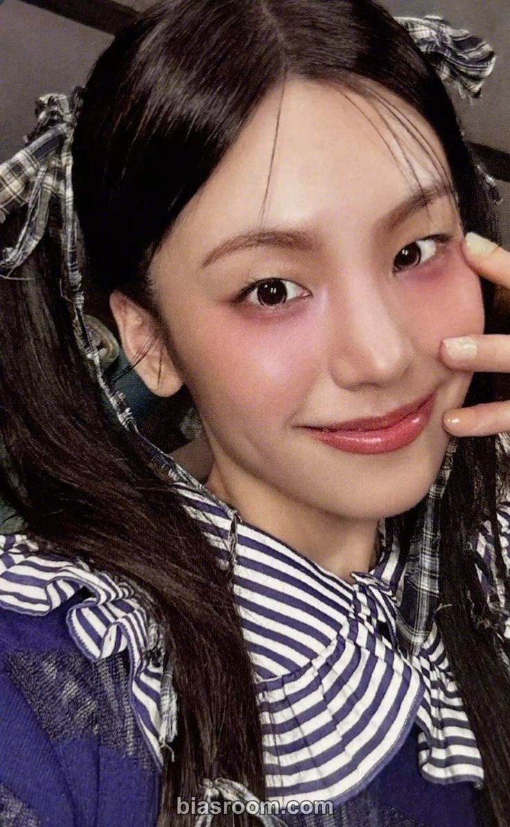 Yeji GOLD Photocard - ITZY - ITZY K-pop photocard