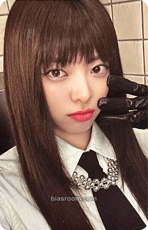 Yuna GOLD Photocard - ITZY - ITZY K-pop photocard
