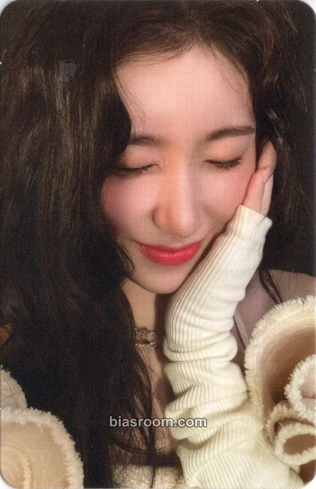 Chaeryeong GOLD Photocard - ITZY - ITZY K-pop photocard