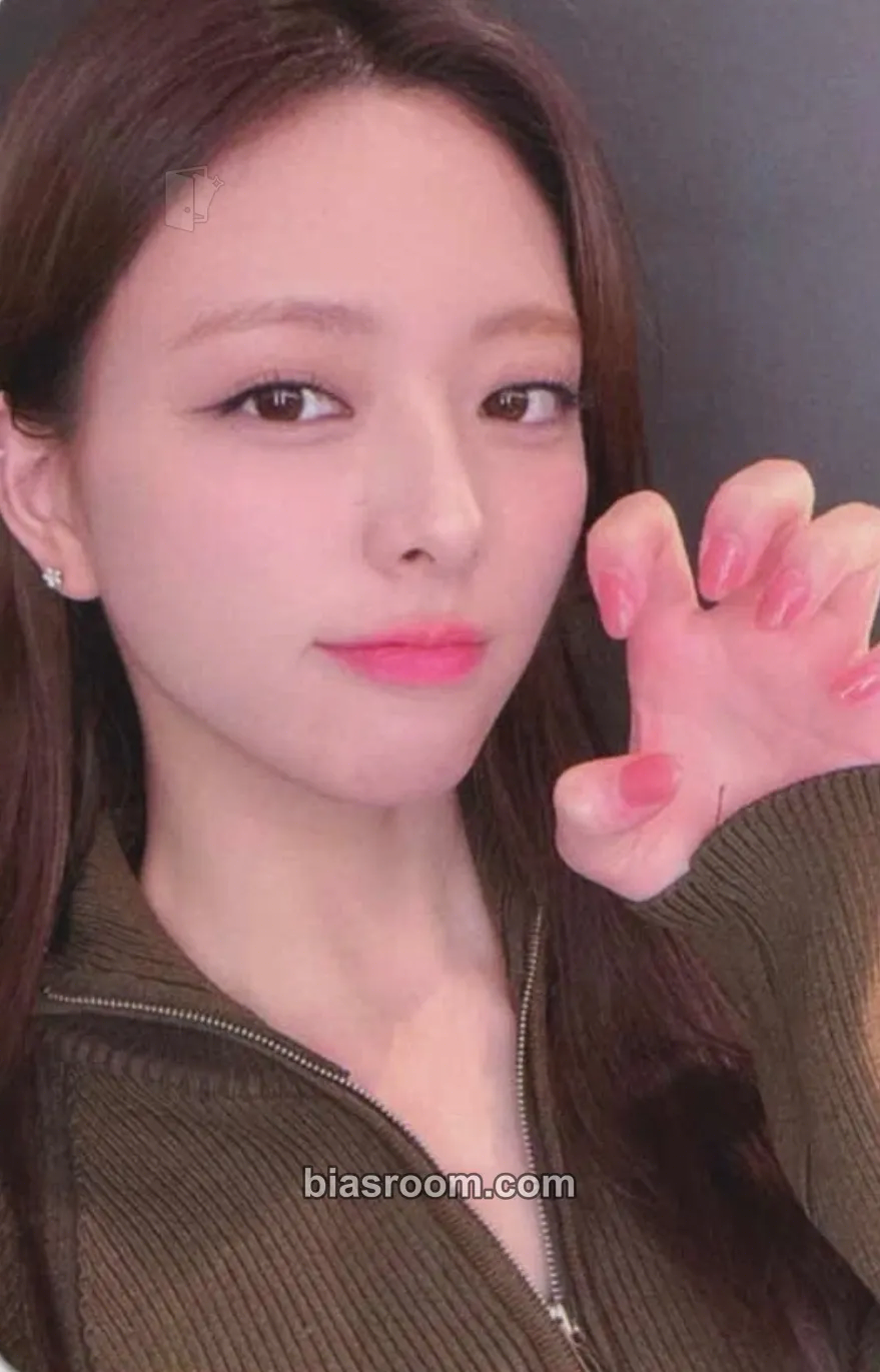 Yuna GOLD Photocard - ITZY - ITZY K-pop photocard