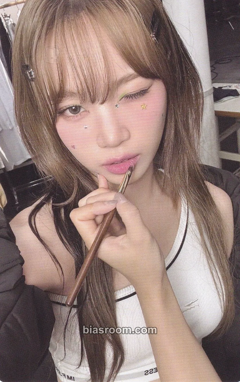 Kim Chaewon EASY Photocard - LE SSERAFIM - LE SSERAFIM K-pop photocard