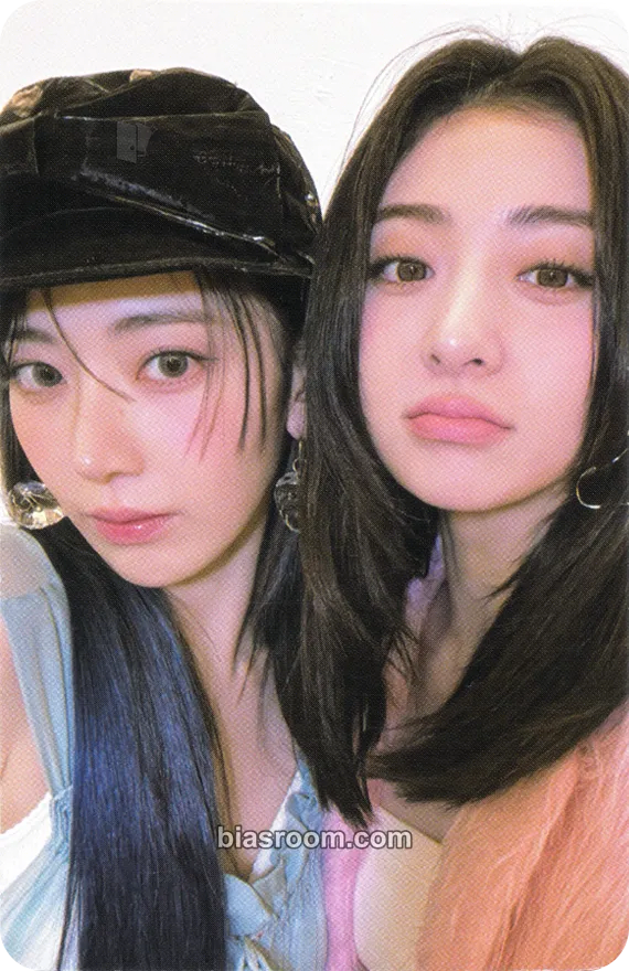 EASY Photocard - LE SSERAFIM - LE SSERAFIM K-pop photocard