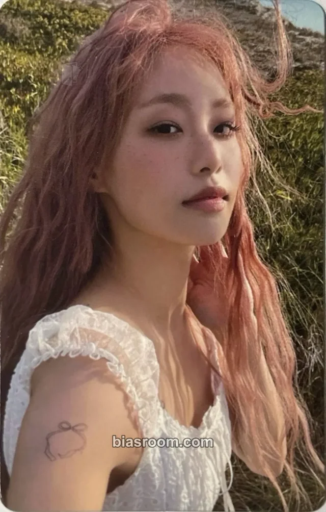 Chuu - Chuu - Howl Album wind ver. album photocard