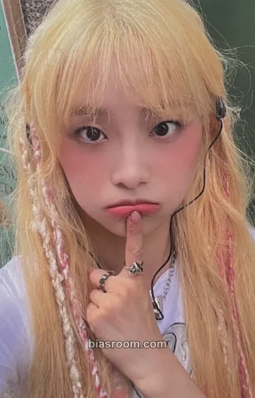 Chuu Howl Photocard - Chuu K-pop photocard