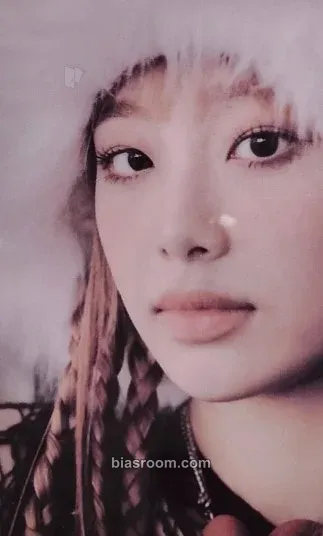 Chuu Howl Photocard - Chuu K-pop photocard
