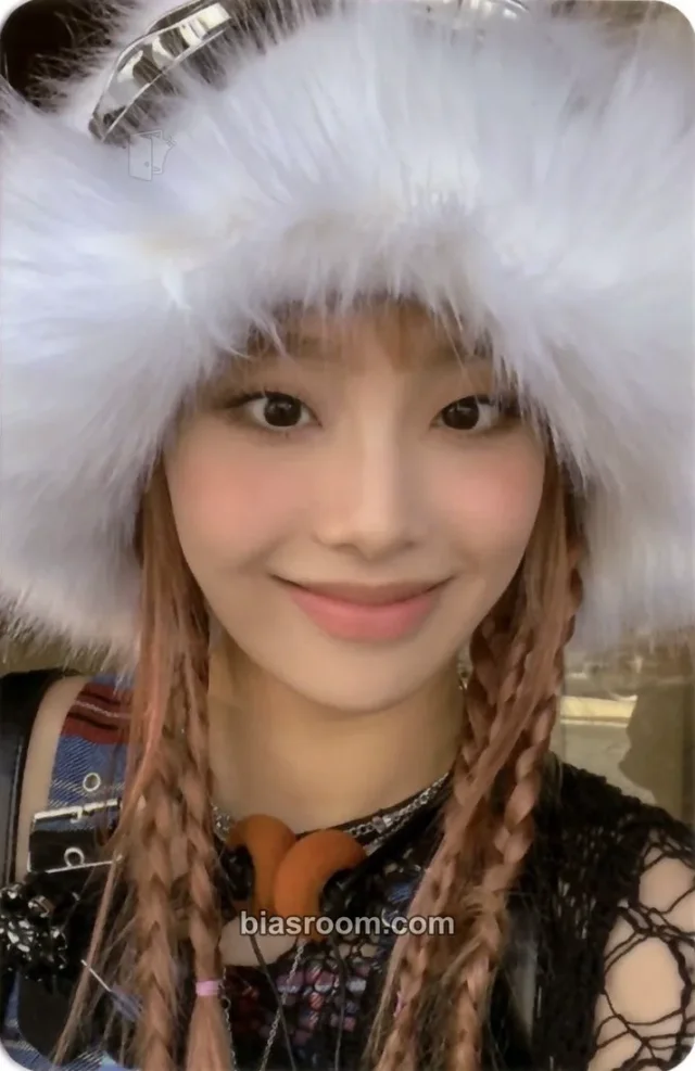 Chuu - Chuu - Howl Album Ever Music Album album photocard