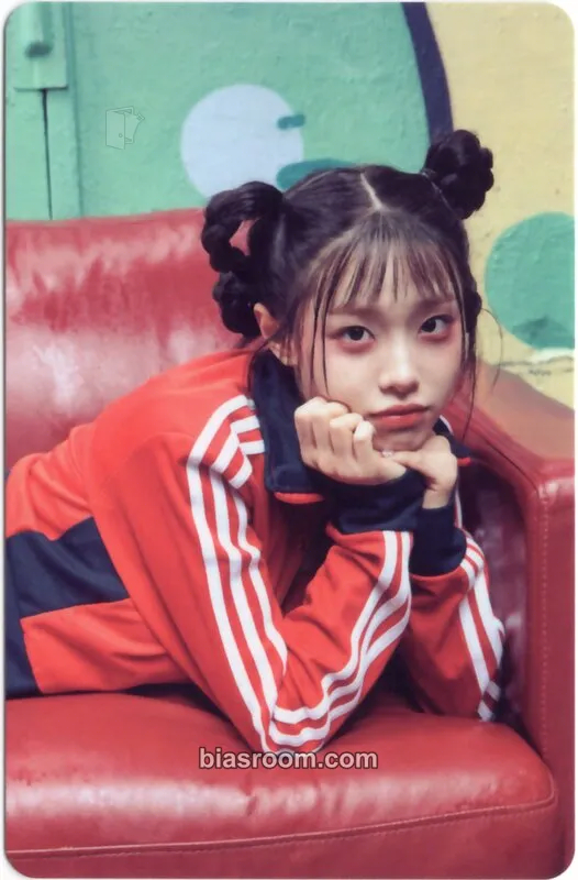 Chuu Strawberry Rush Photocard - Chuu K-pop photocard