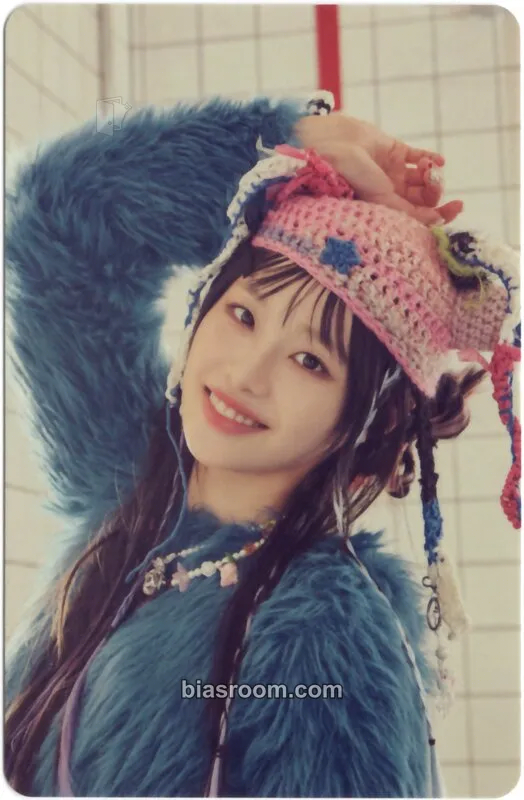Chuu Strawberry Rush Photocard - Chuu K-pop photocard