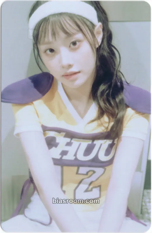 Chuu Strawberry Rush Photocard - Chuu K-pop photocard