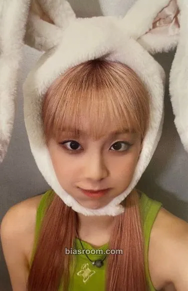 Chuu Howl Photocard - Chuu K-pop photocard