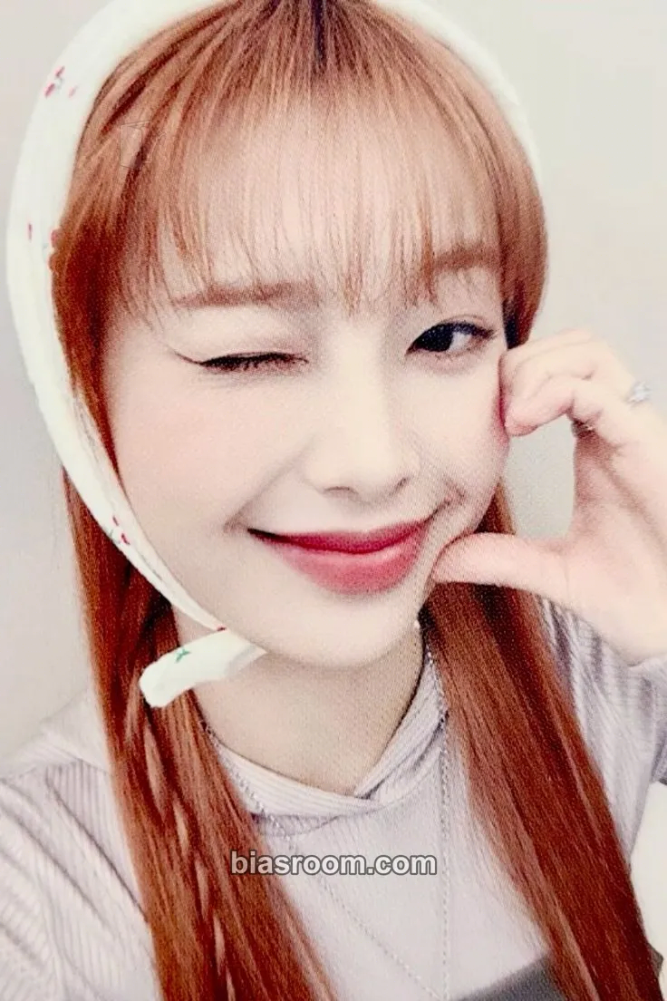 Chuu Howl Photocard - Chuu K-pop photocard