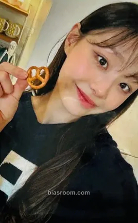 Chuu Howl Photocard - Chuu K-pop photocard
