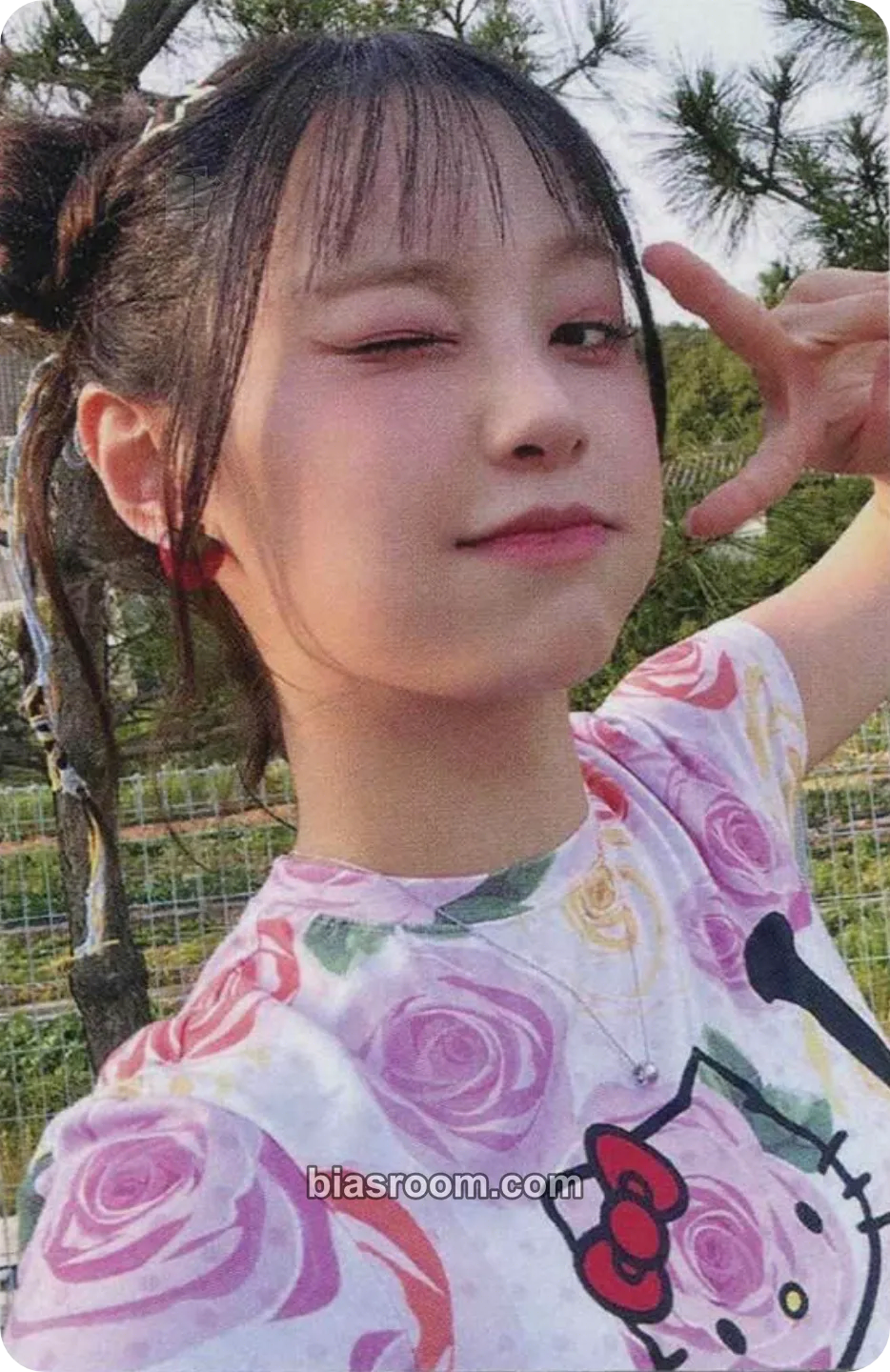 Chuu Strawberry Rush Photocard - Chuu K-pop photocard