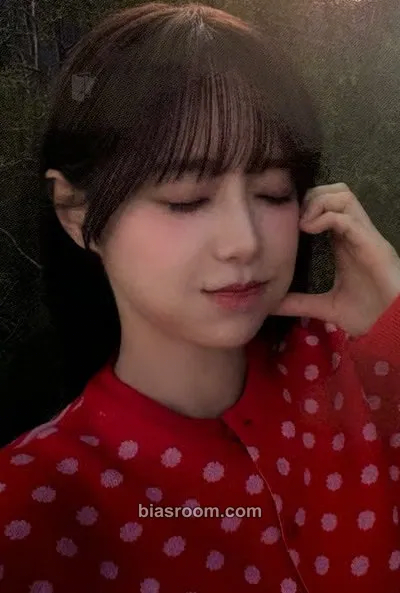 Chuu Only cry in the rain Photocard - Chuu K-pop photocard