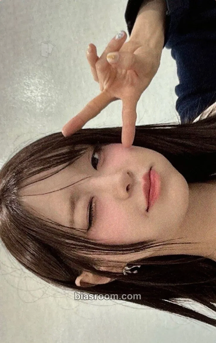 Chuu Only cry in the rain Photocard - Chuu K-pop photocard